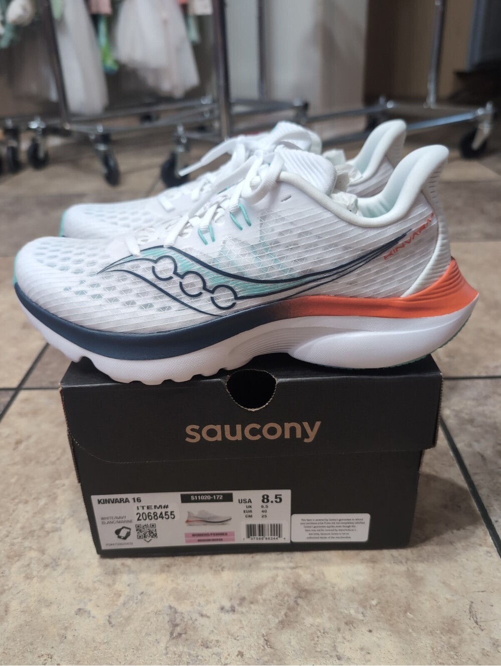 Saucony Kinvara 16 Women's Low Top Trainer Shoes White / Navy - Size 8.5
